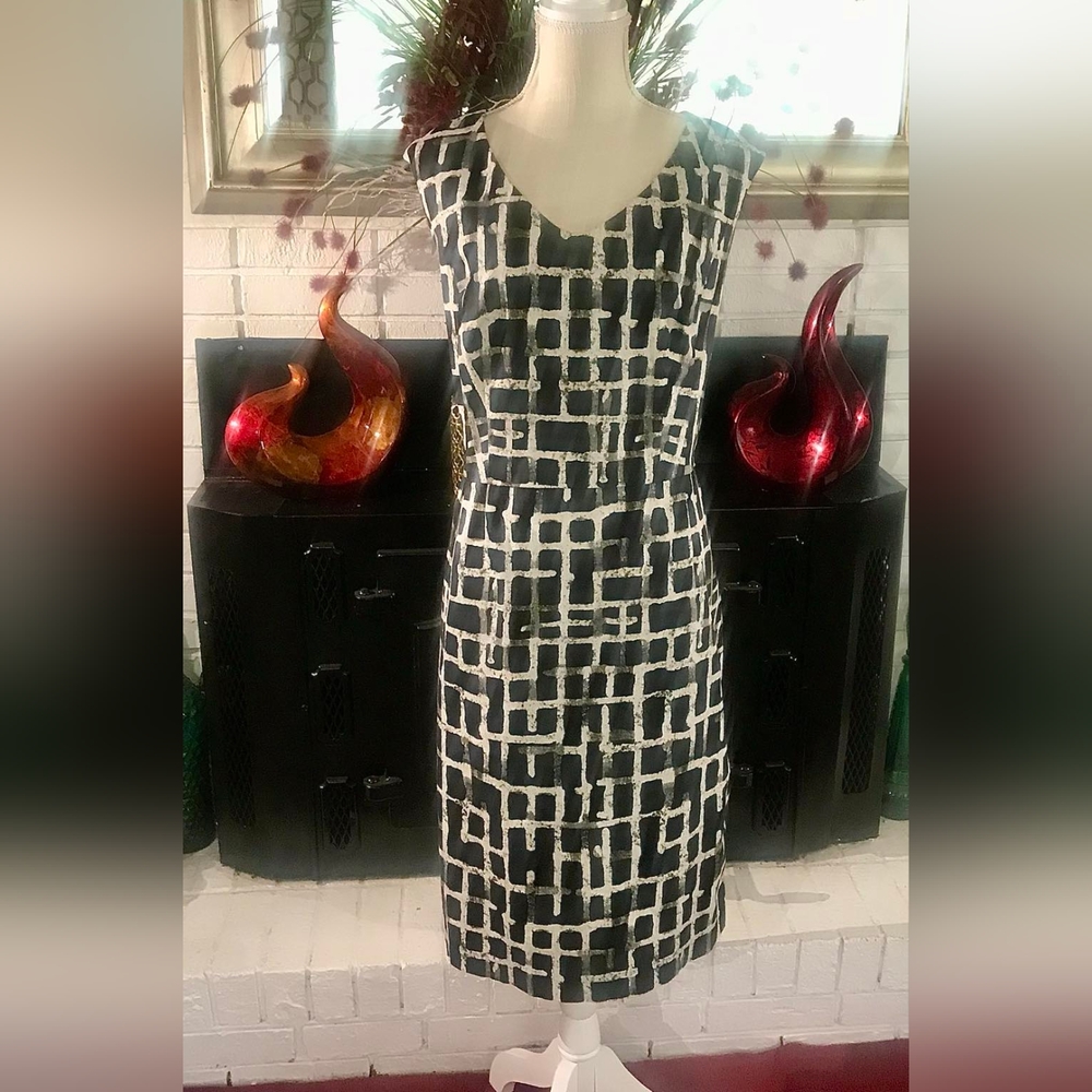 Newport News Geometric Windowpane Print V-Neck Sheath Dress